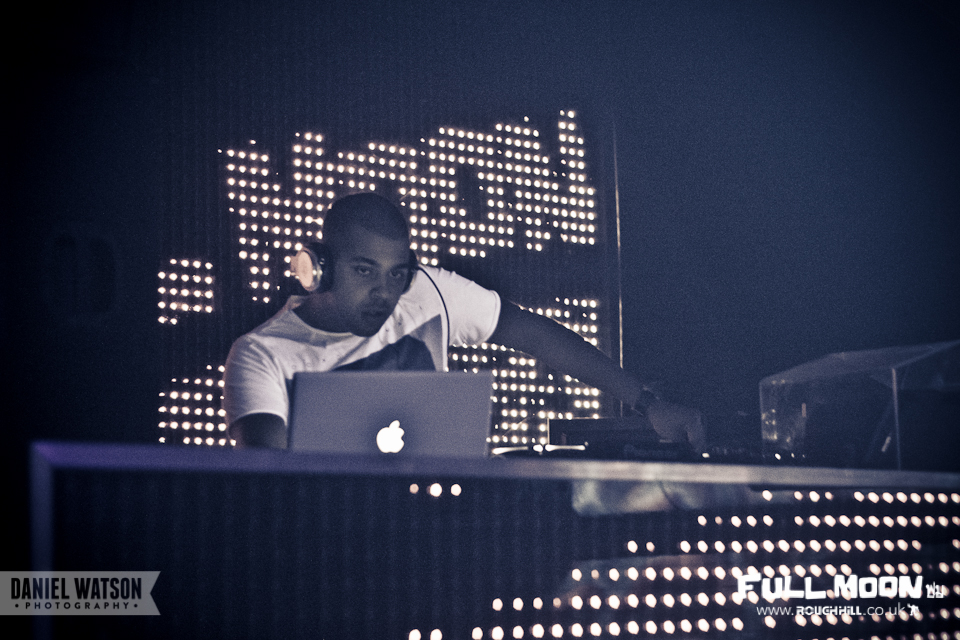 IMAGE: http://payload38.cargocollective.com/1/3/110609/3062853/22-03-2012-22_o.jpg